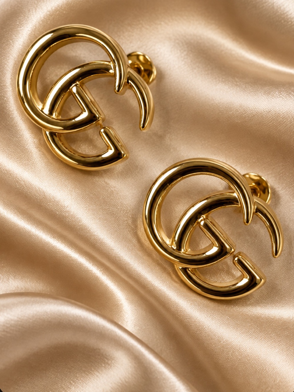 Gucci Polished Gold Interlocking G Drop Earrings